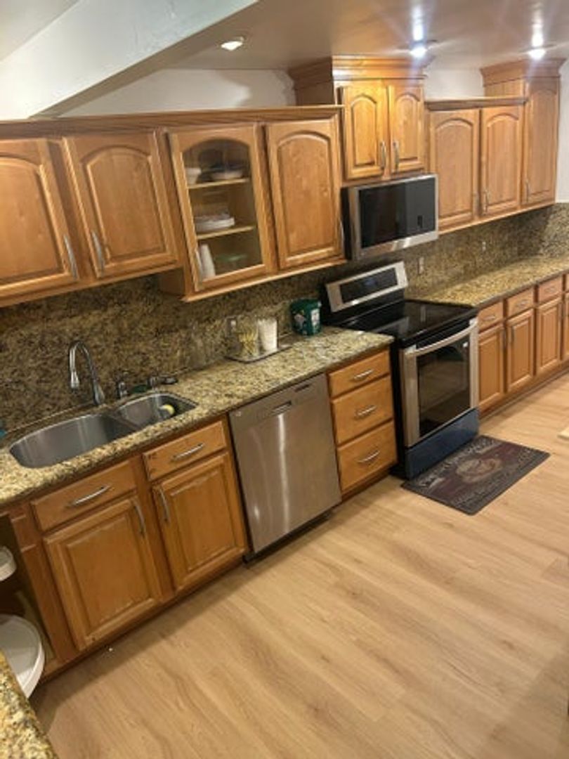 Hialeah House: 19112 W Lake Drive