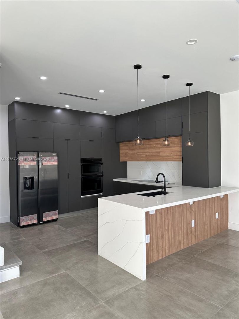 Dania Beach House: 4655 SW 32nd Avenue 2B