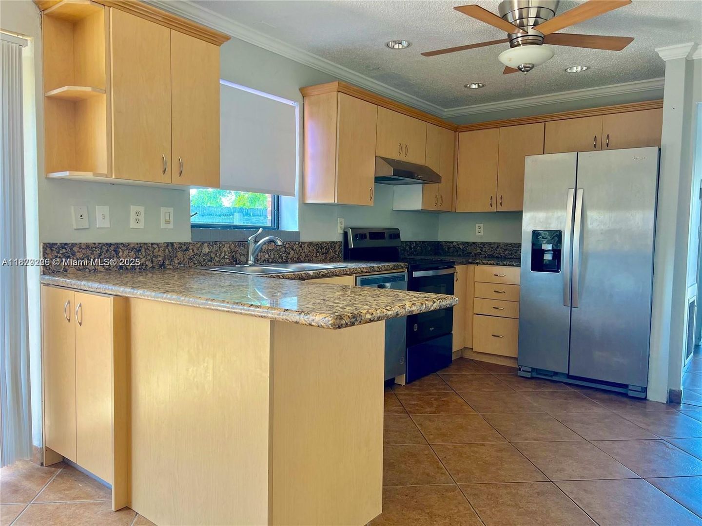 Hollywood House: 6137 Pierce Street