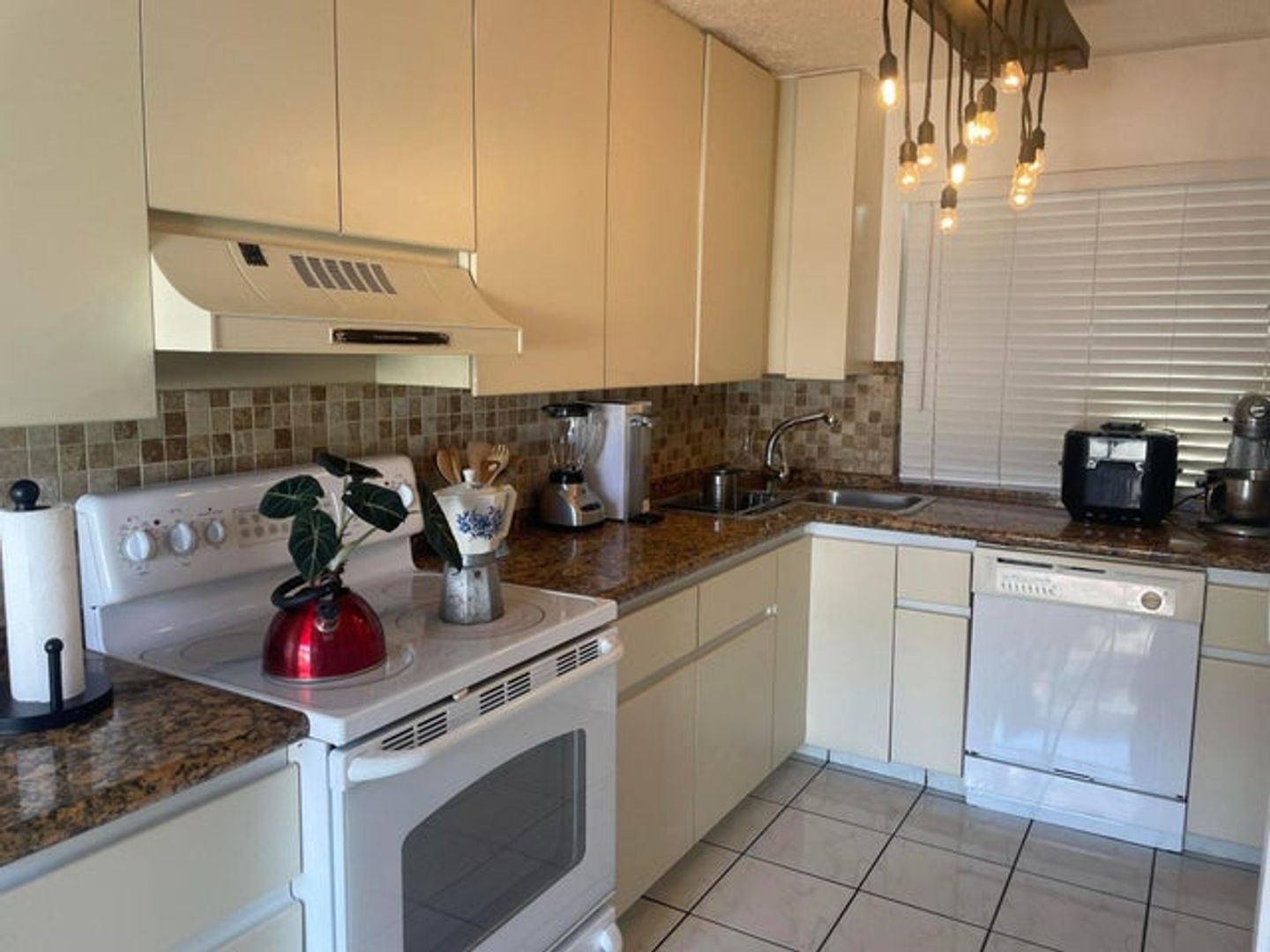 Weston House: 1592 Springside Drive