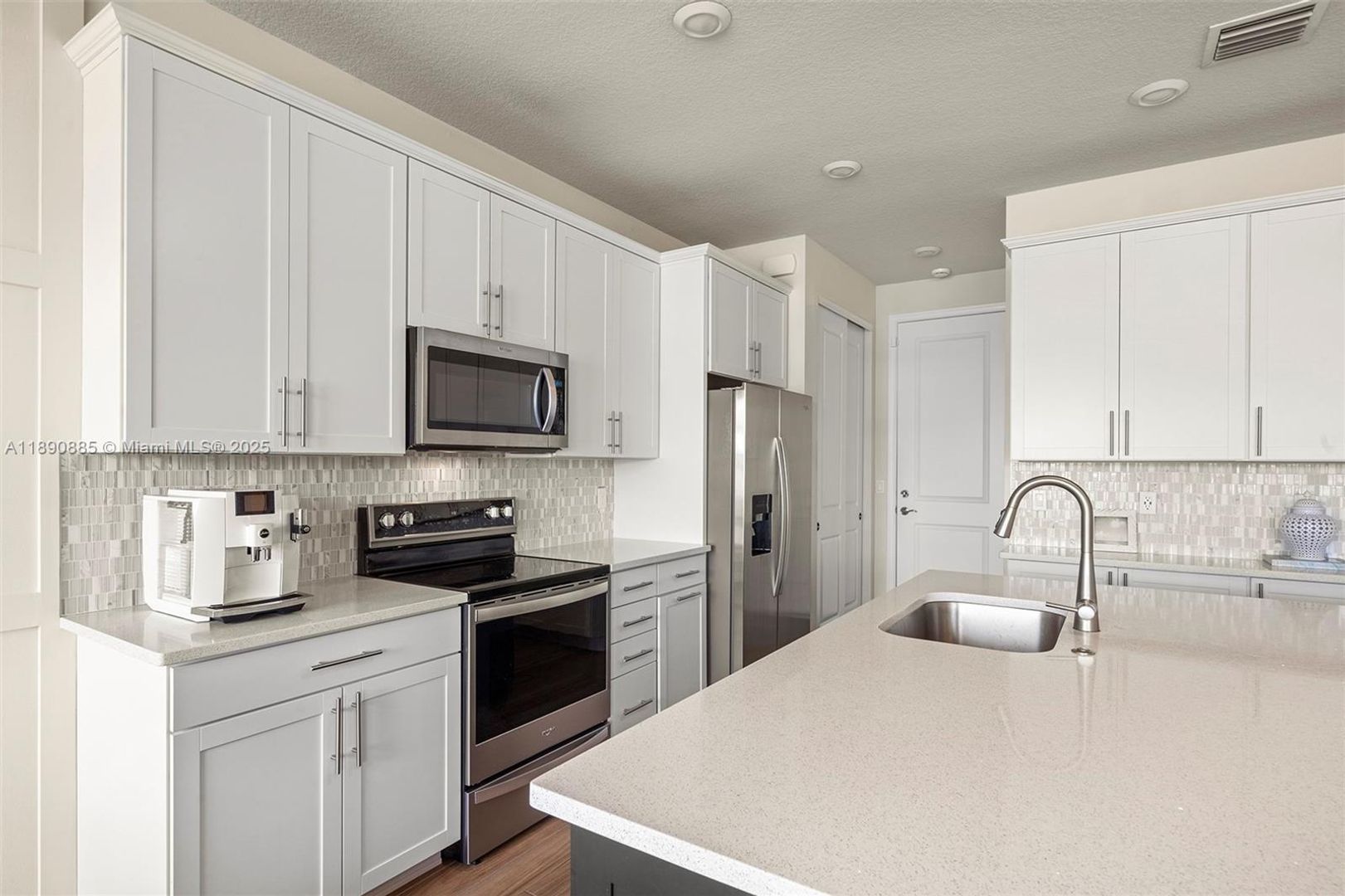 Oakland Park House: 2193 S Appleton Circle