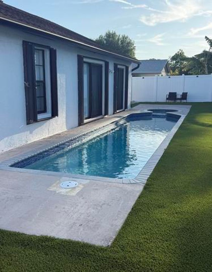 Royal Palm Beach House: 10863 Dalmany Way