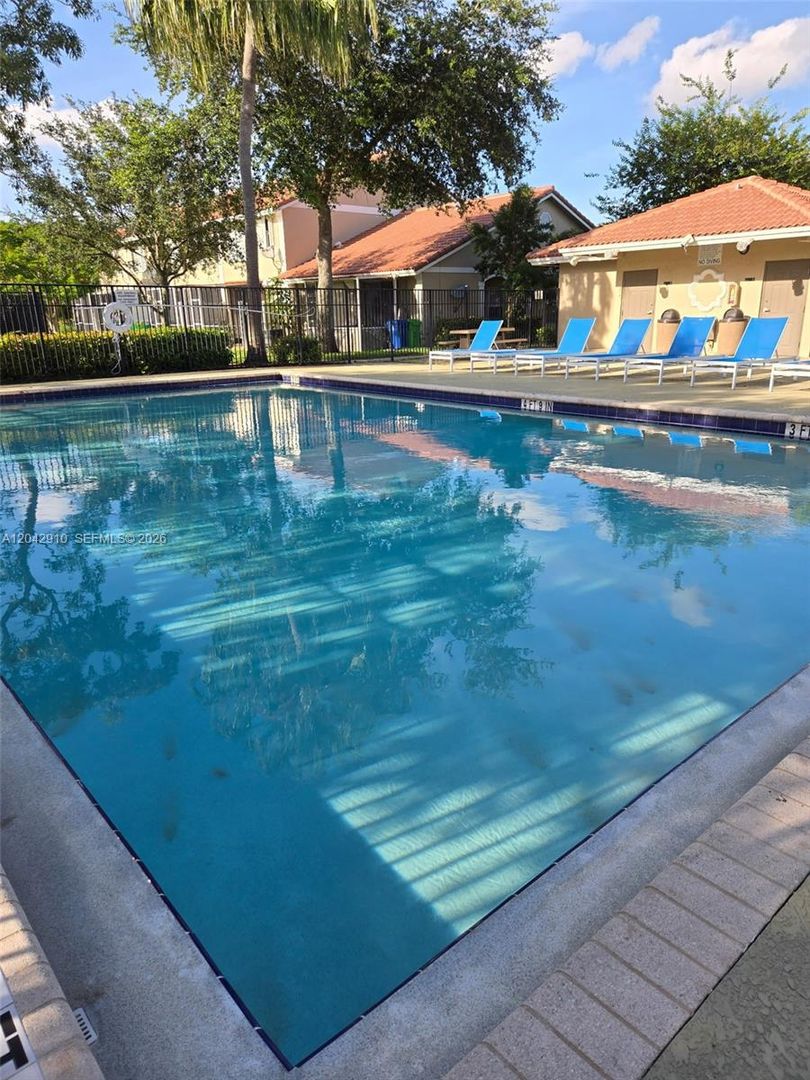 Sunrise House: 8917 NW 54th Street