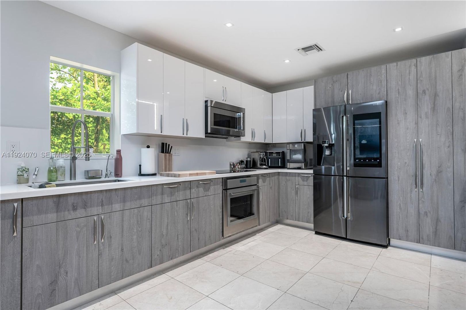 Aventura House: 18460 NE 30th Avenue 18460