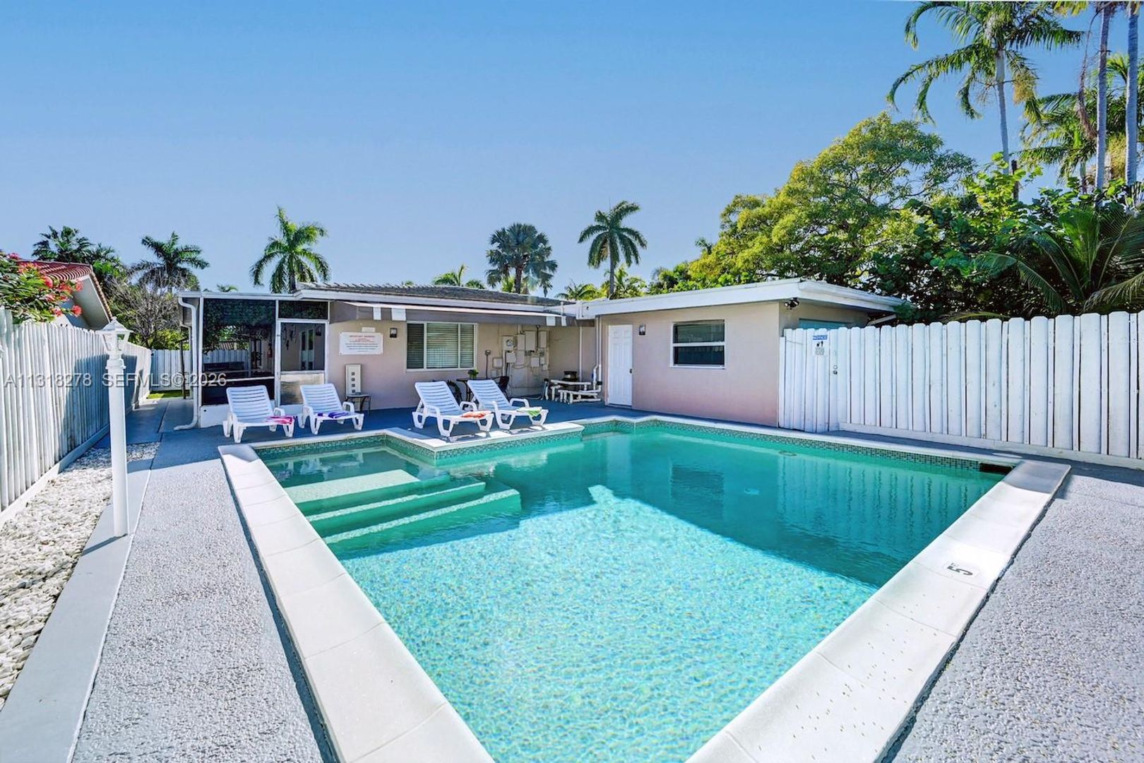 Hollywood House: 825 Harrison Street