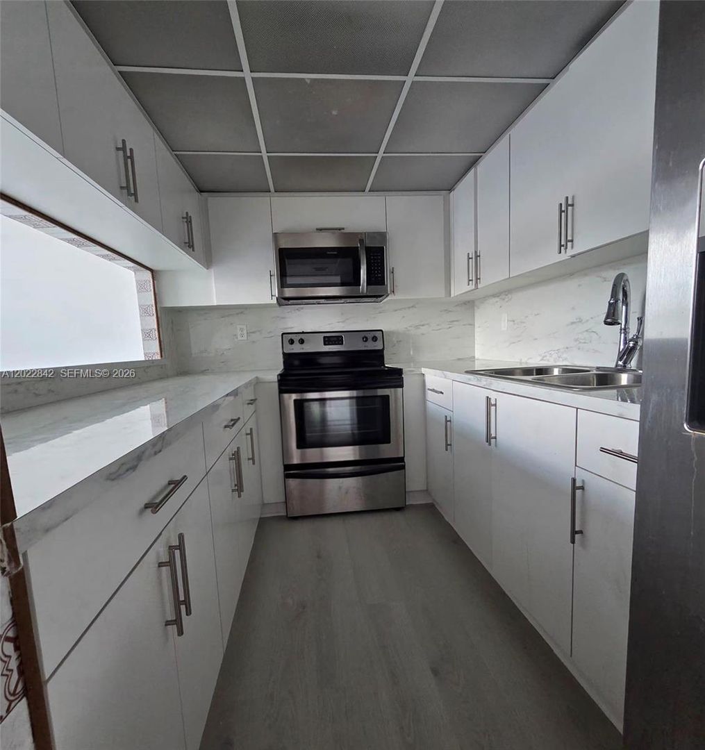 Hialeah House: 1104 W 44th Street 87