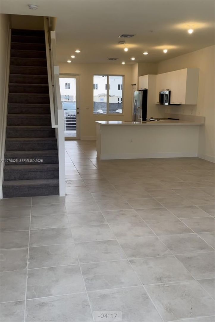 Doral House: 6455 NW 103rd Place 102