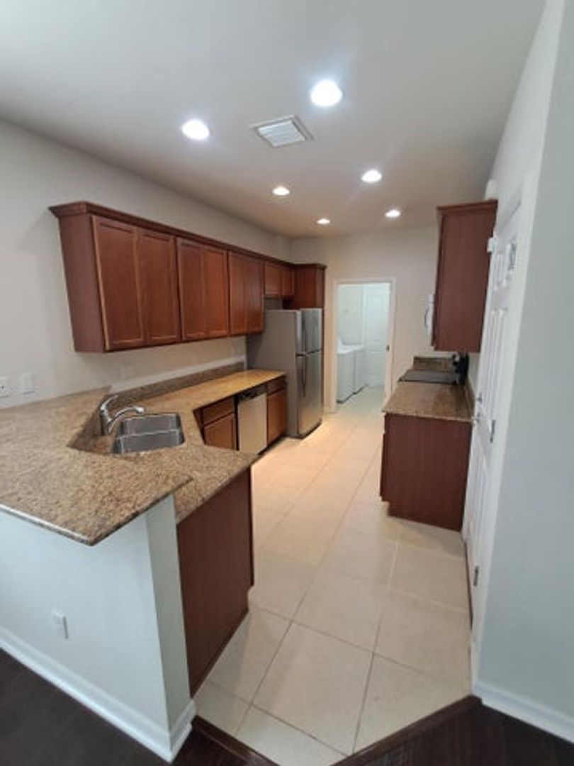 Jupiter House: 3254 S Caroline Drive