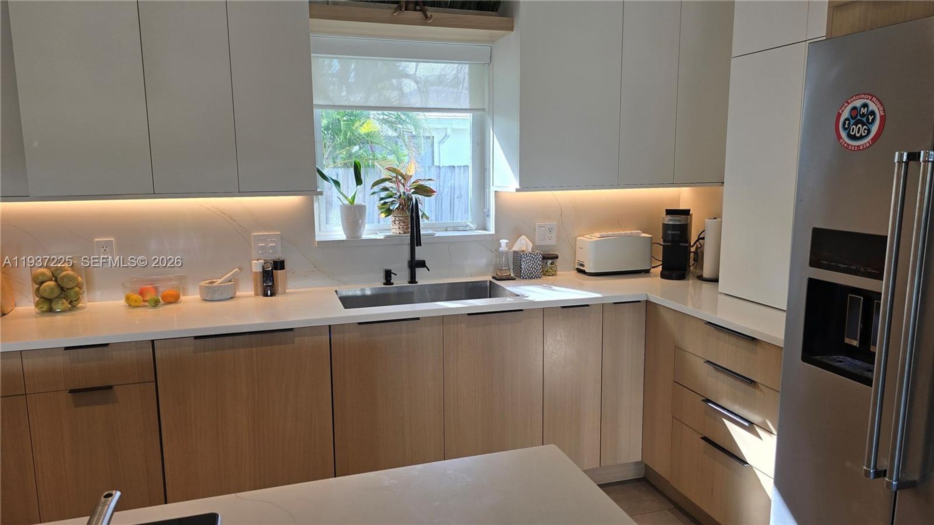 Hollywood House: 800 Polk Street none