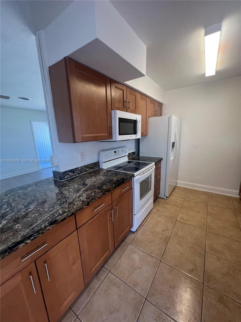 Hollywood House: 2010 N 61st Avenue 0