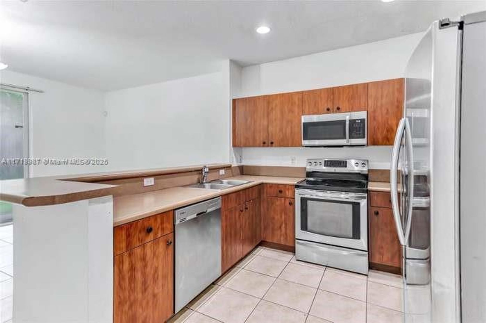 Miramar House: 2577 SW 82nd Avenue 102