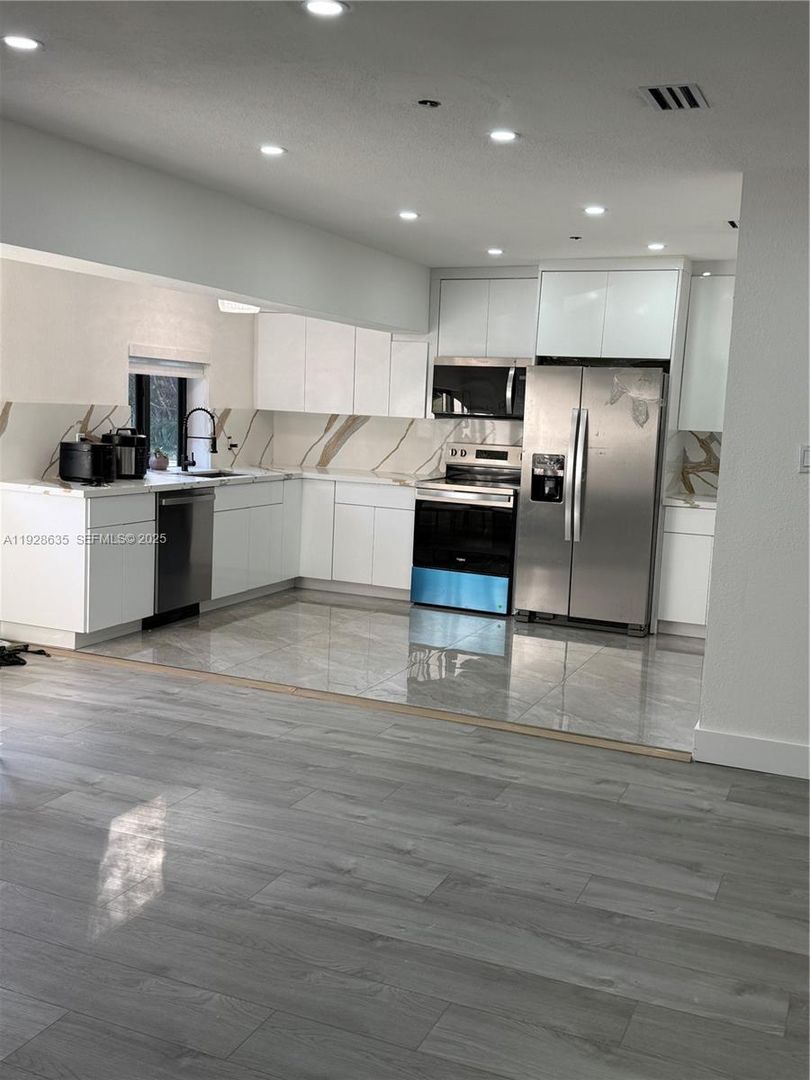 North Miami Beach House: 1601 NE 158th Street 0