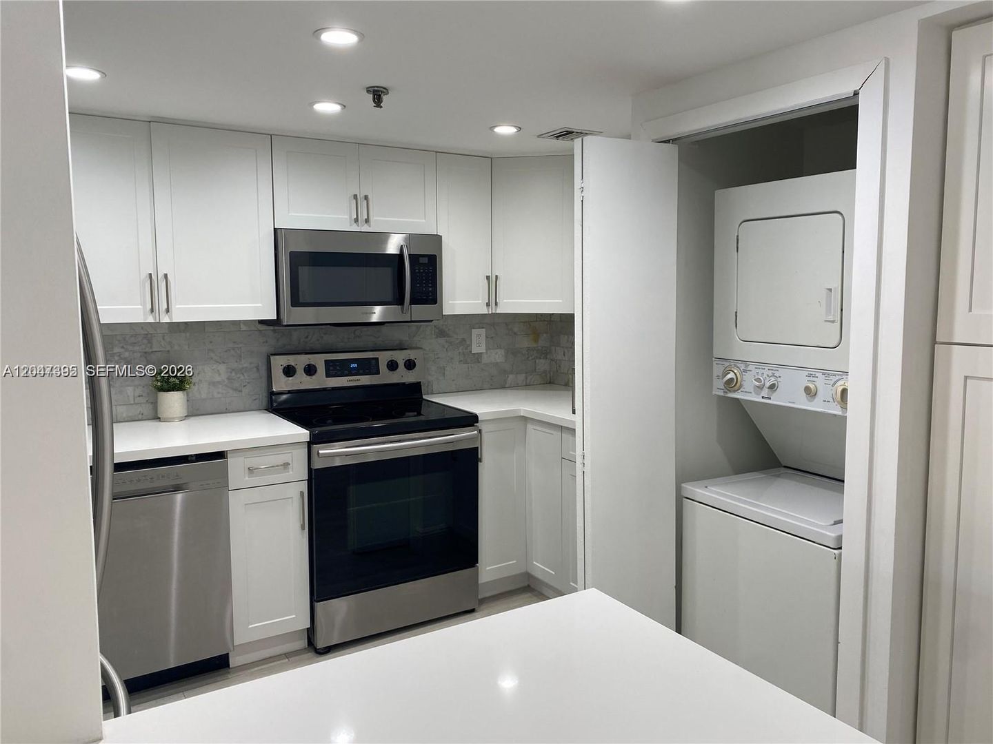Coral Gables House: 911 E Ponce De Leon Boulevard 301
