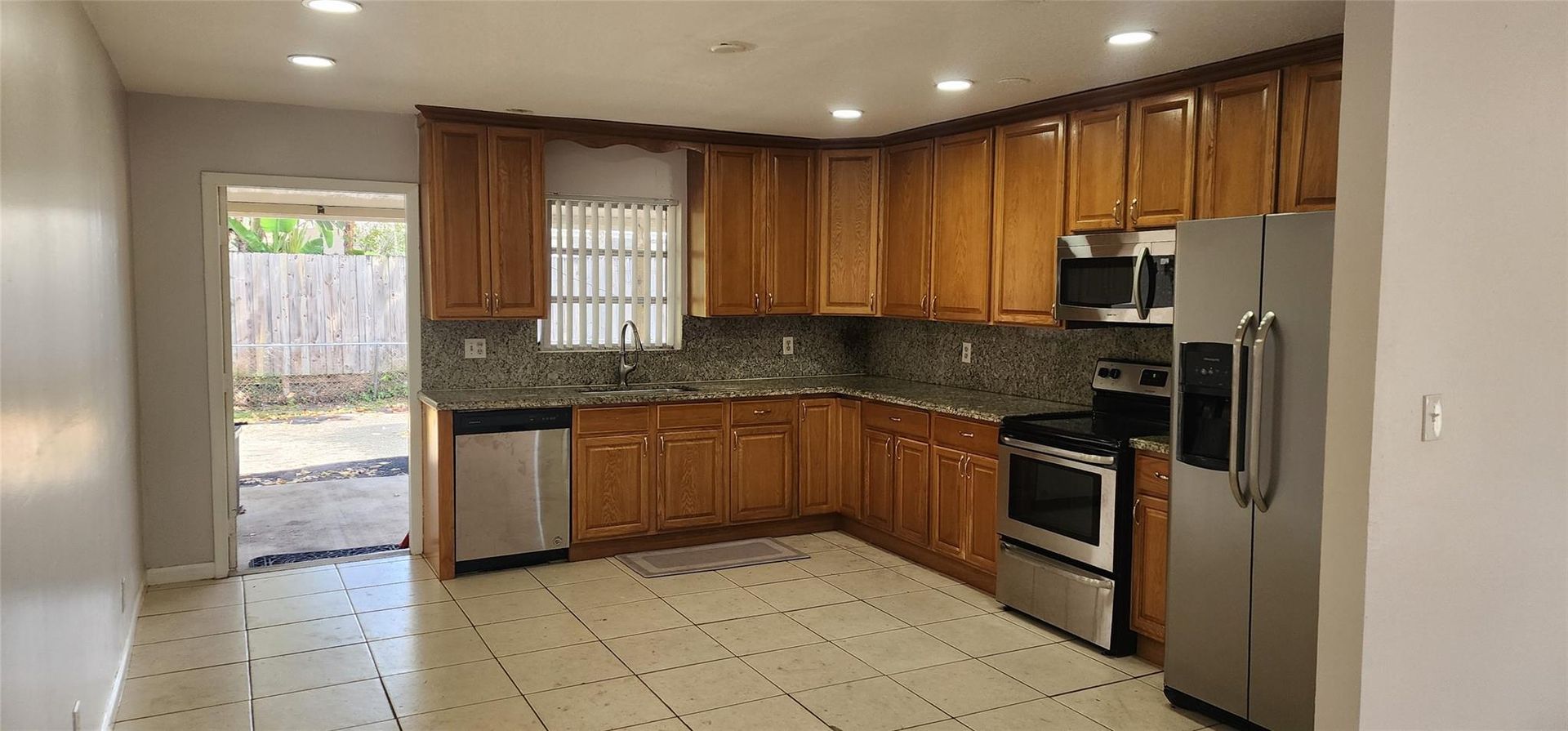 Miramar House: 2005 SW 99 Avenue