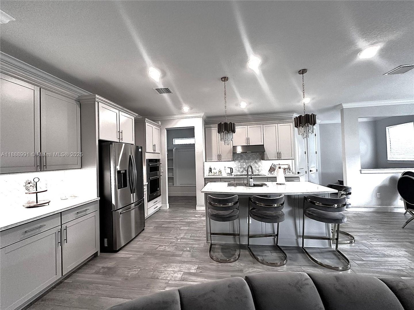 Hollywood House: 4022 Large Leaf Lane