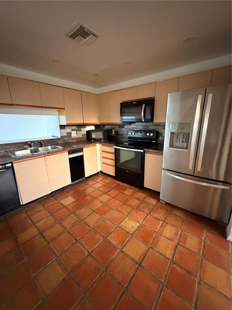 Boca Raton House: 7460 La Paz Boulevard 310