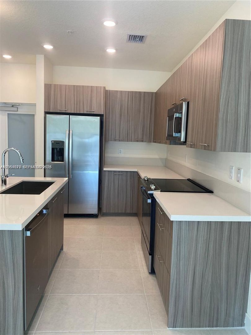 Doral House: 8201 NW 41st Street D-202