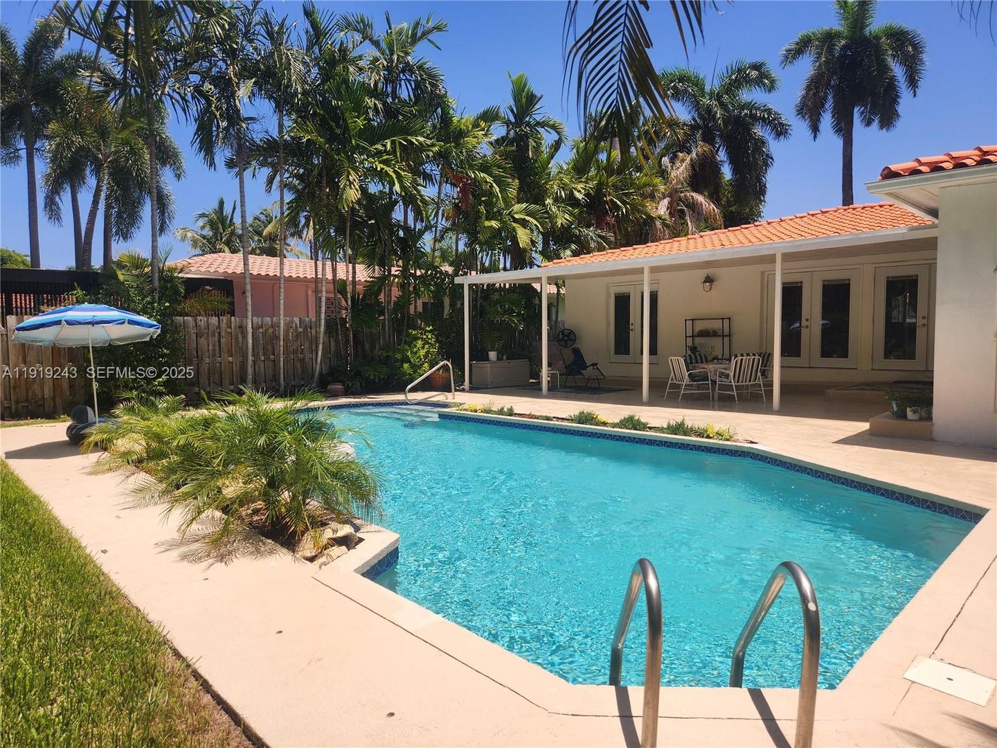 Hollywood House: 1229 Jefferson Street