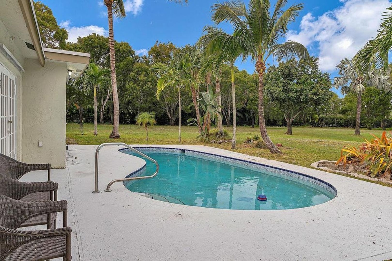 Wellington House: 16627 Deer Path Lane