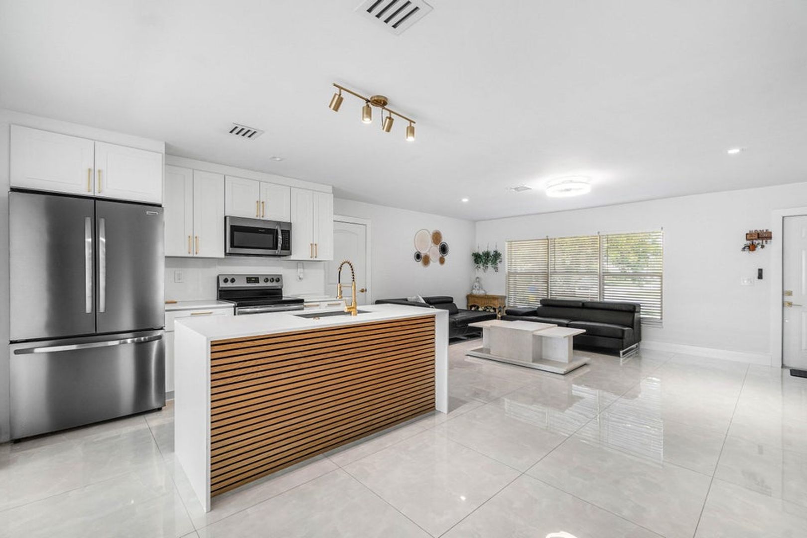 Lantana House: 403 S 13th Court