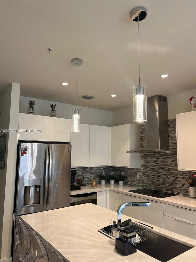 Doral House: 10245 NW 63rd Terrace 201