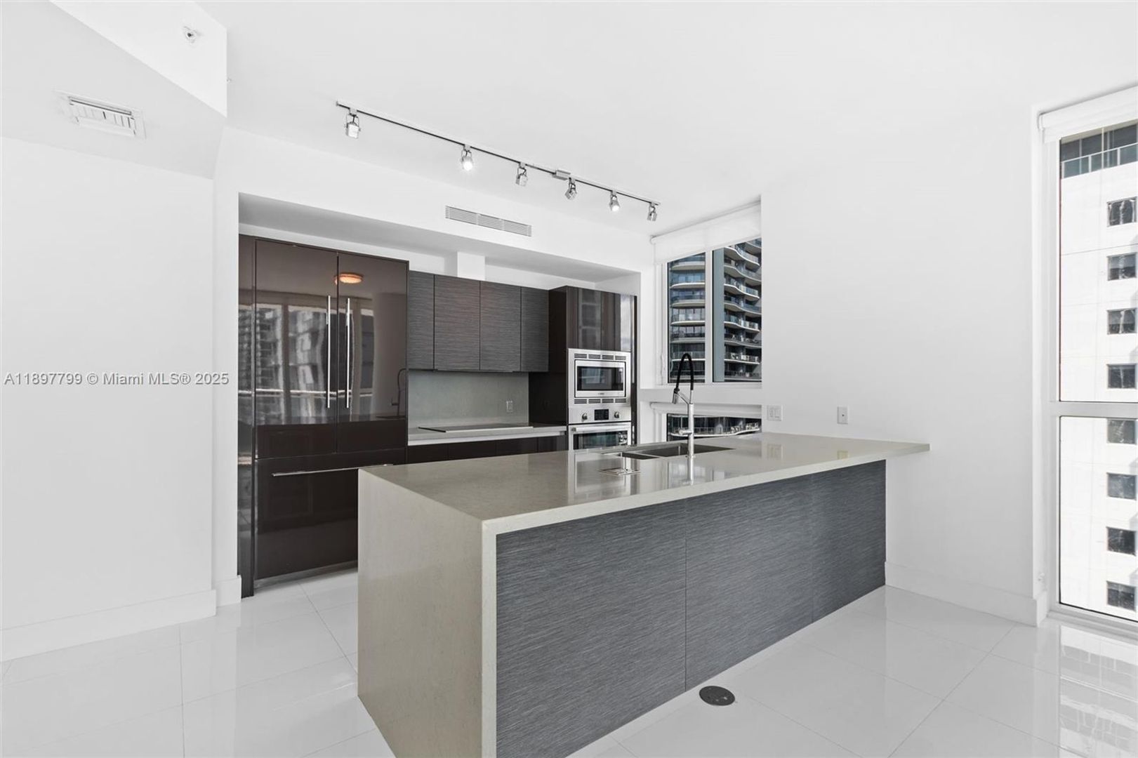 Miami House: 1080 Brickell Avenue 3006