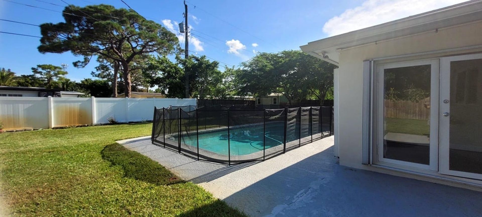 Plantation House: 4330 SW 10TH Street