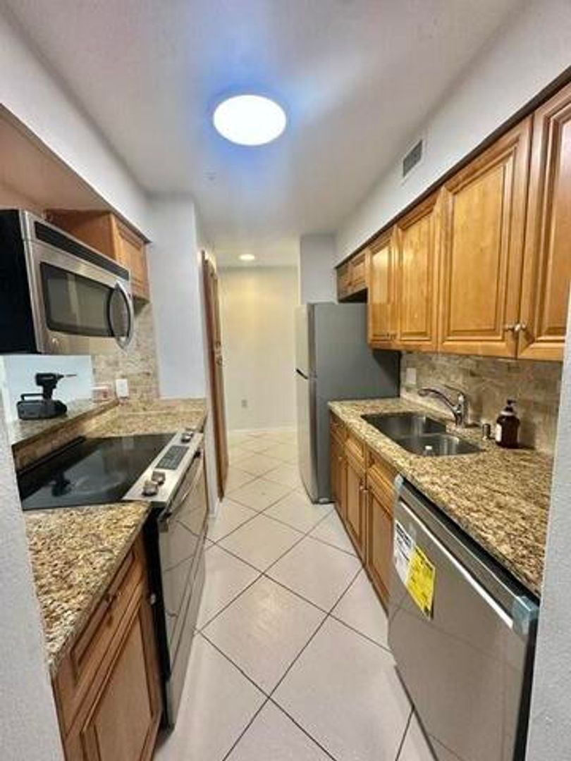 Boynton Beach House: 2305 N Congress Avenue 11