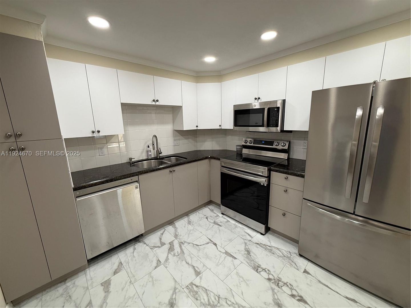 Hallandale Beach House: 1950 S Ocean Drive 20E