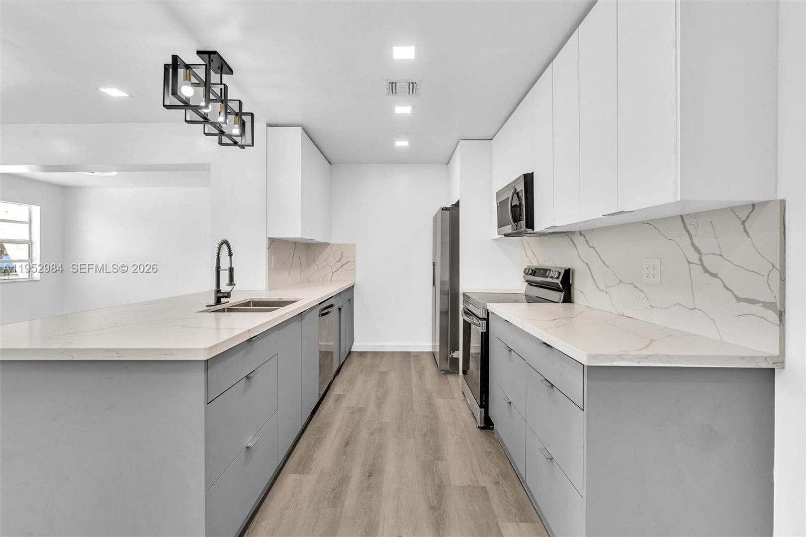 Hollywood House: 7041 Raleigh Street A