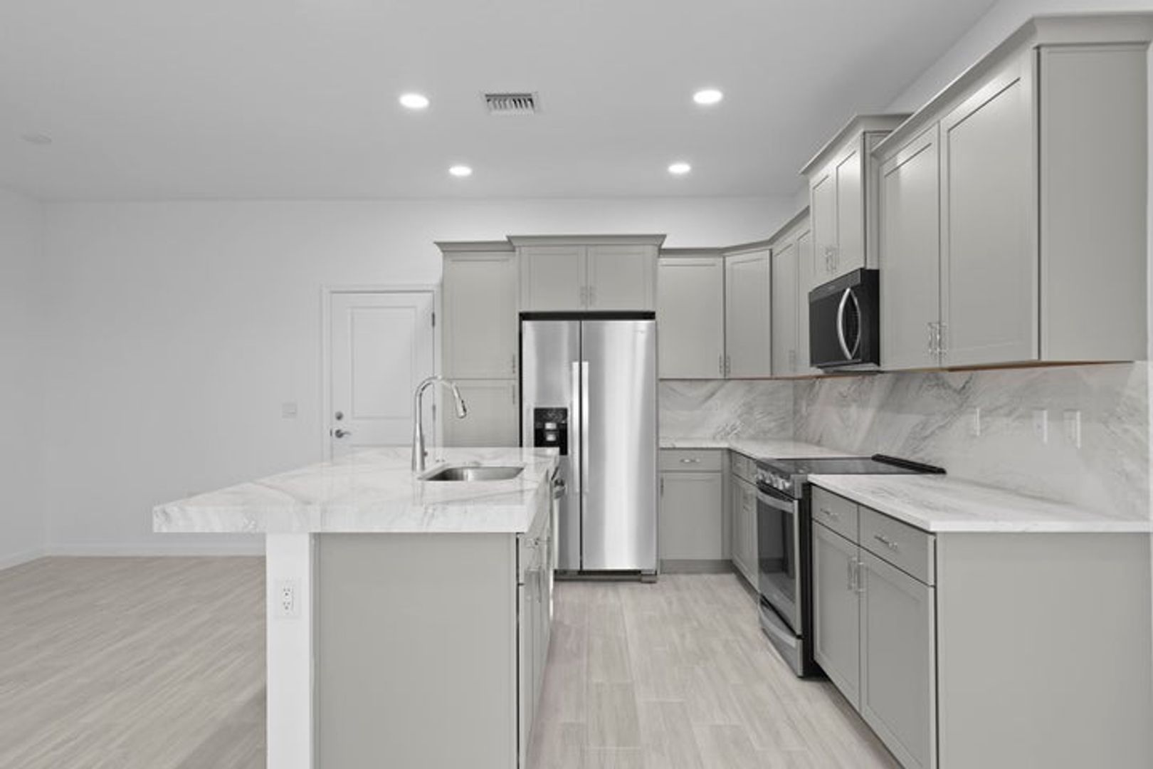 Westlake House: 4616 Longwood Lake Square