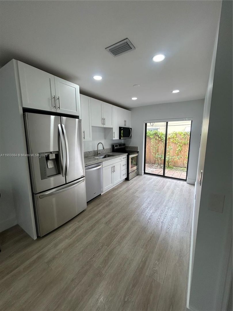 Davie House: 6121 SW 48th Court 3