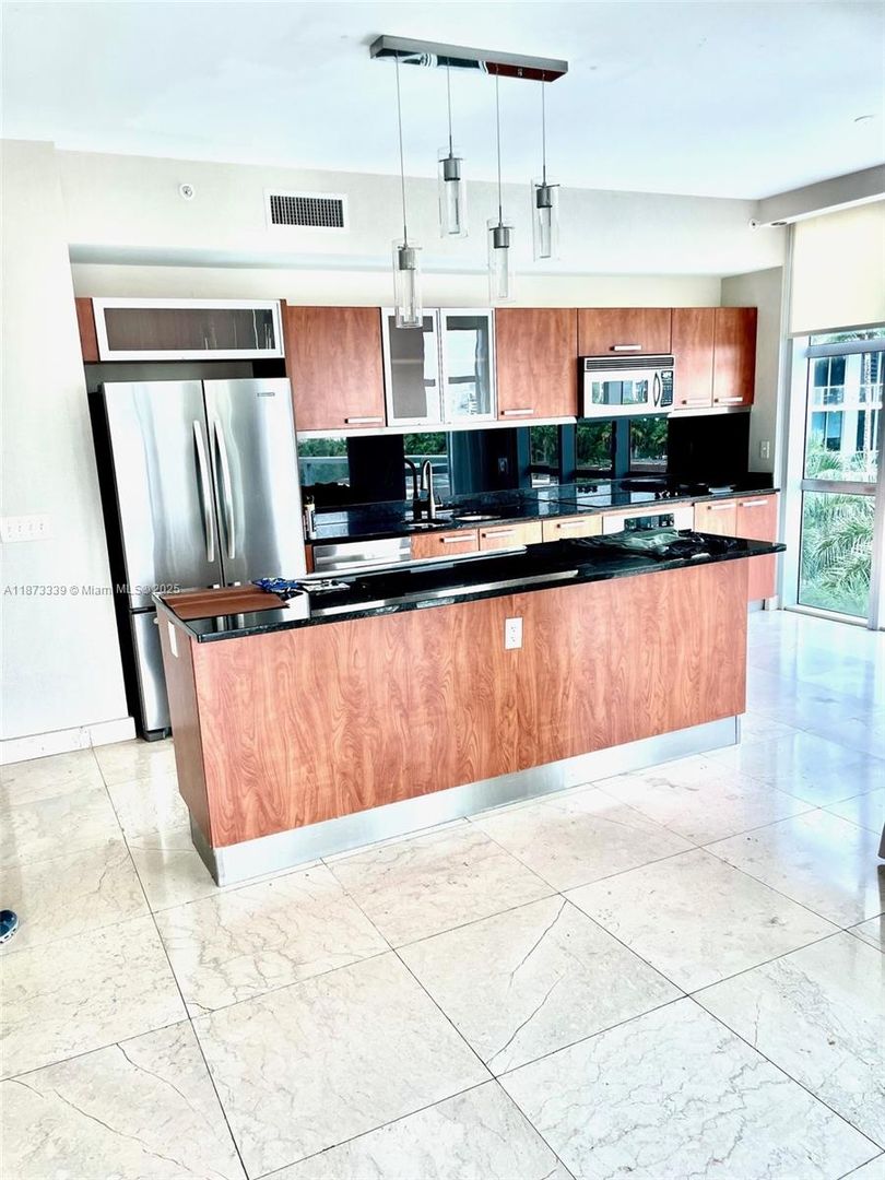 Aventura House: 3131 NE 188th Street 1-702