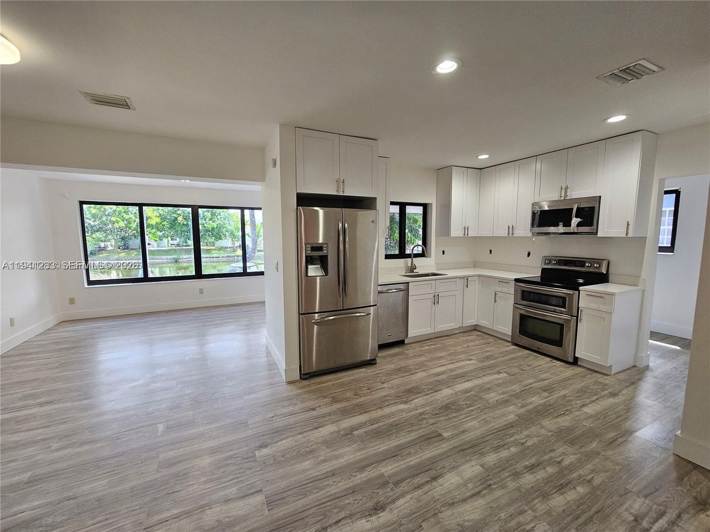 Miramar House: 7908 Granada Boulevard