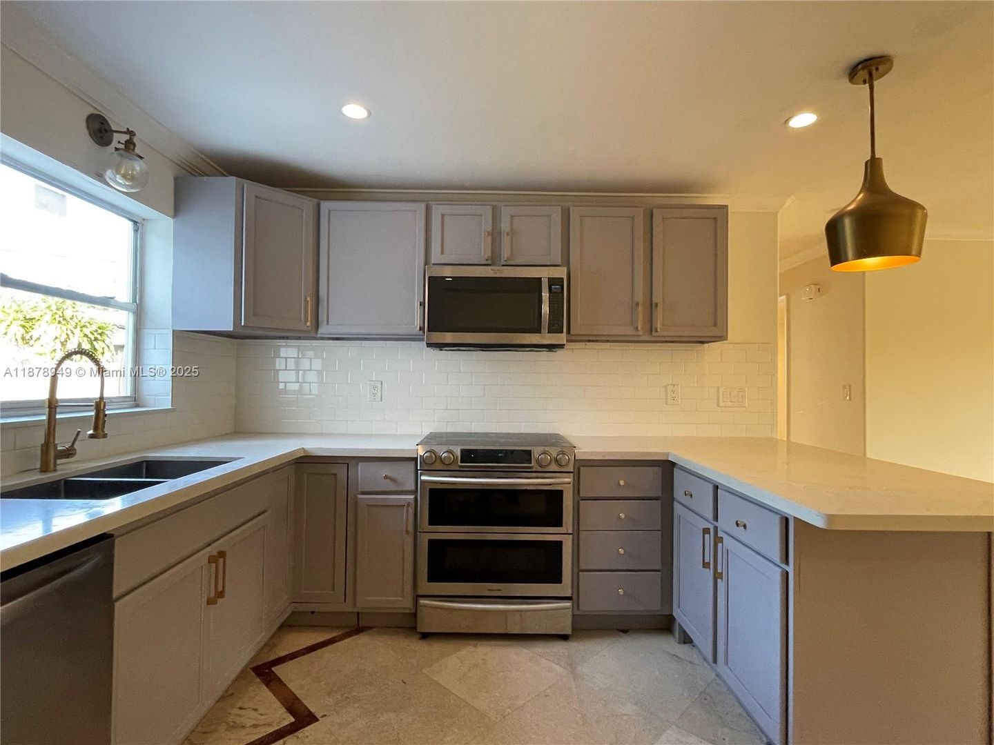 Hallandale Beach House: 1107 NE 8th Street