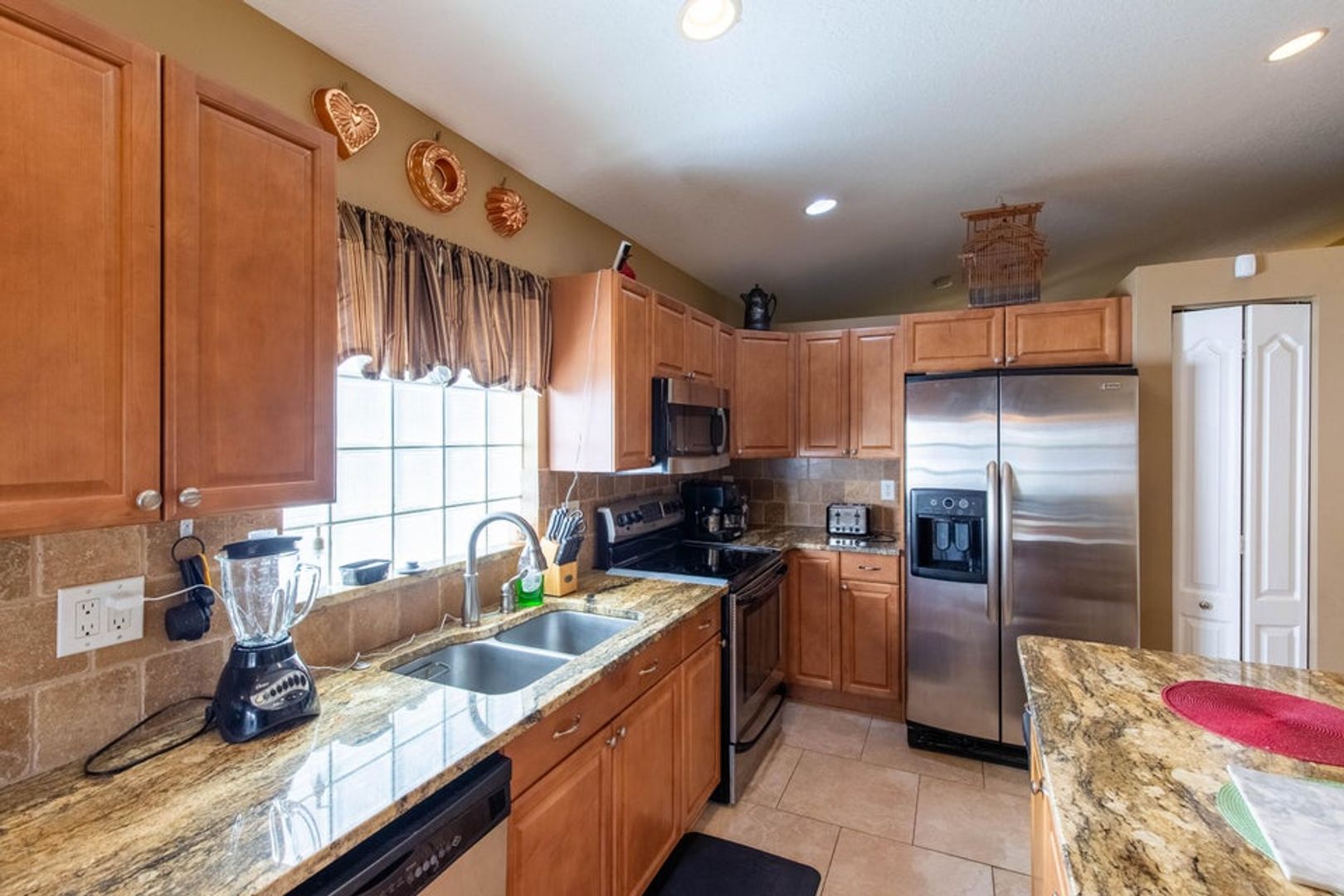 Wellington House: 10746 Oak Bend Way