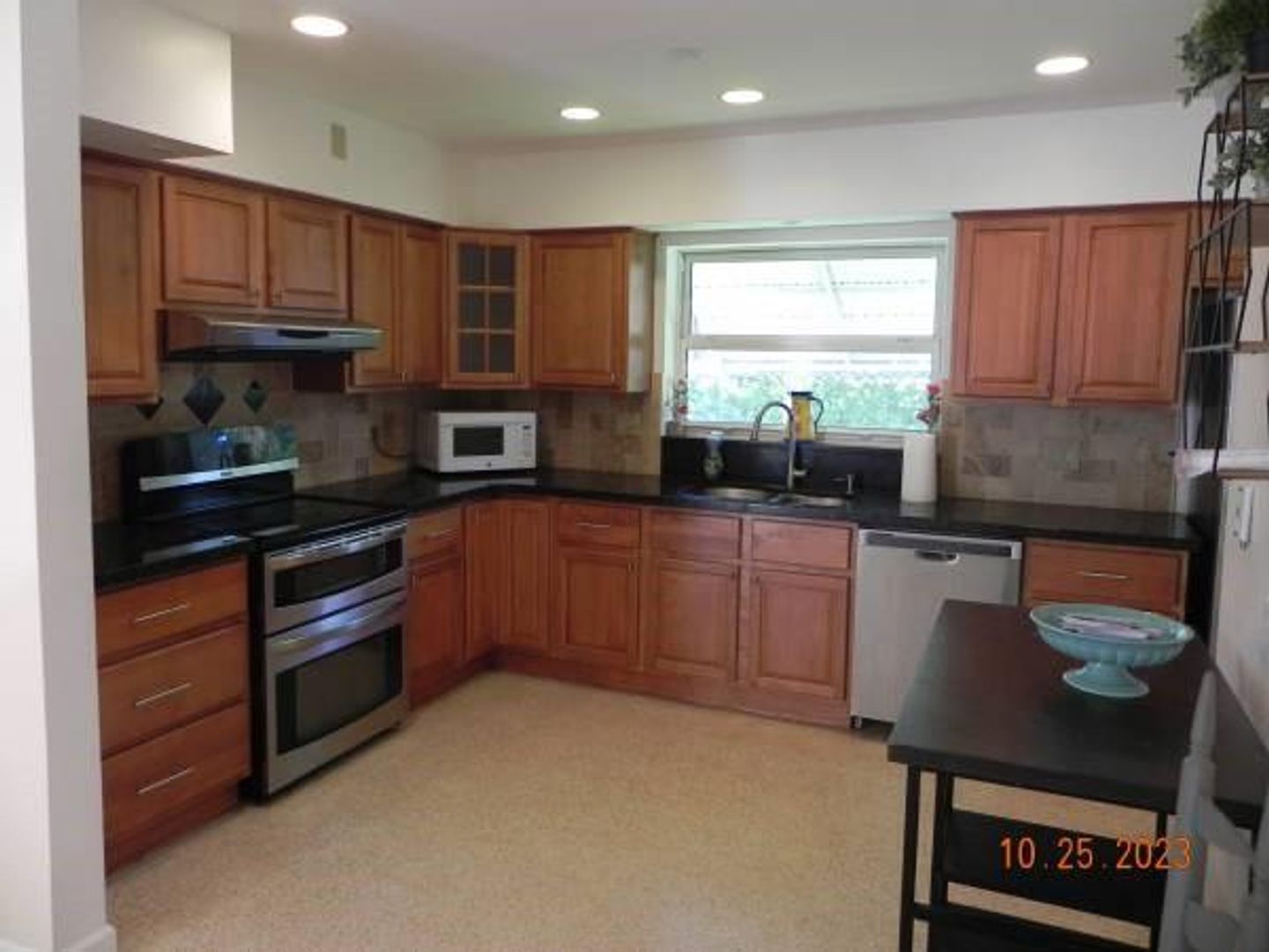 Hollywood House: 819 N Highland Drive