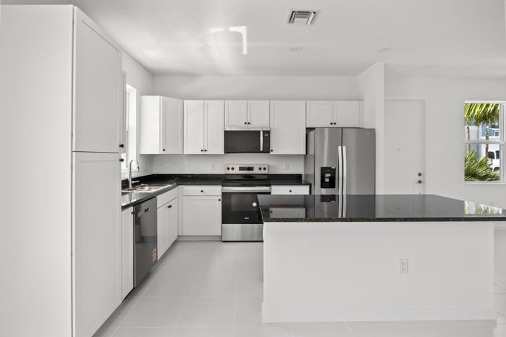 Westlake House: 4520 Longwood Lake Square