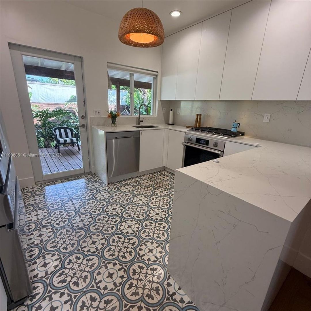 West Miami House: 1345 SW 60th Court