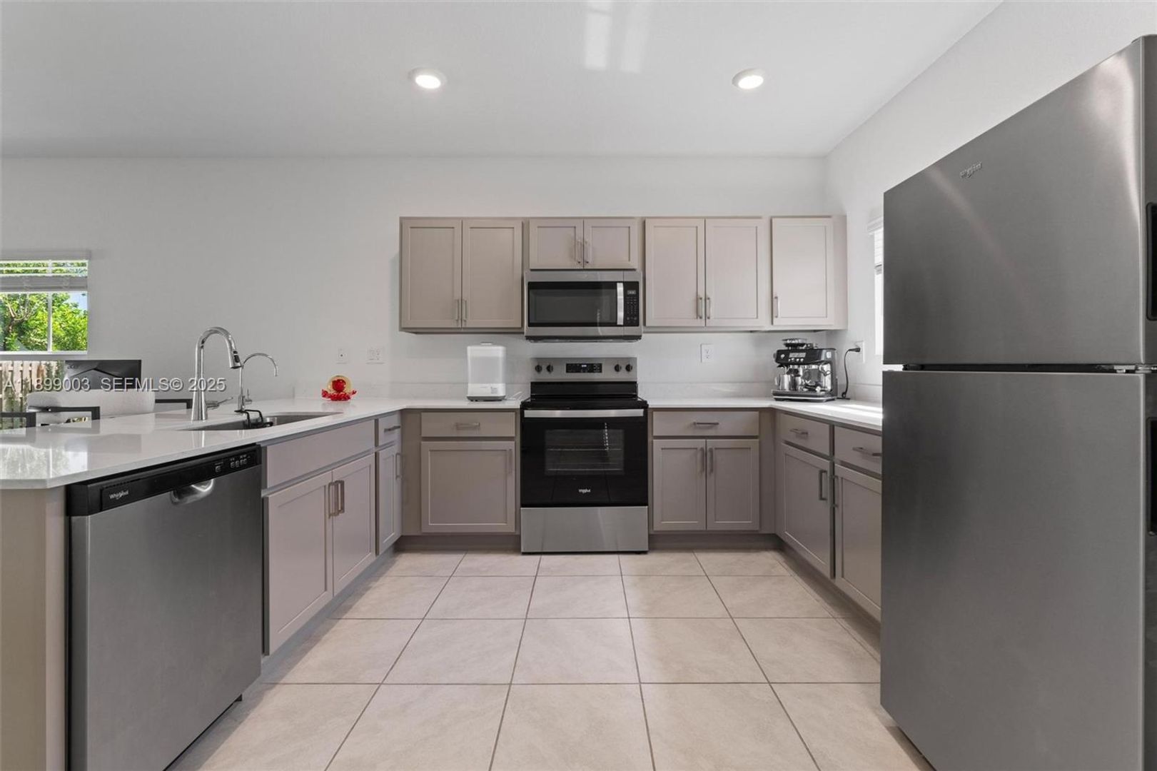 Florida City House: 377 NE 1st Drive