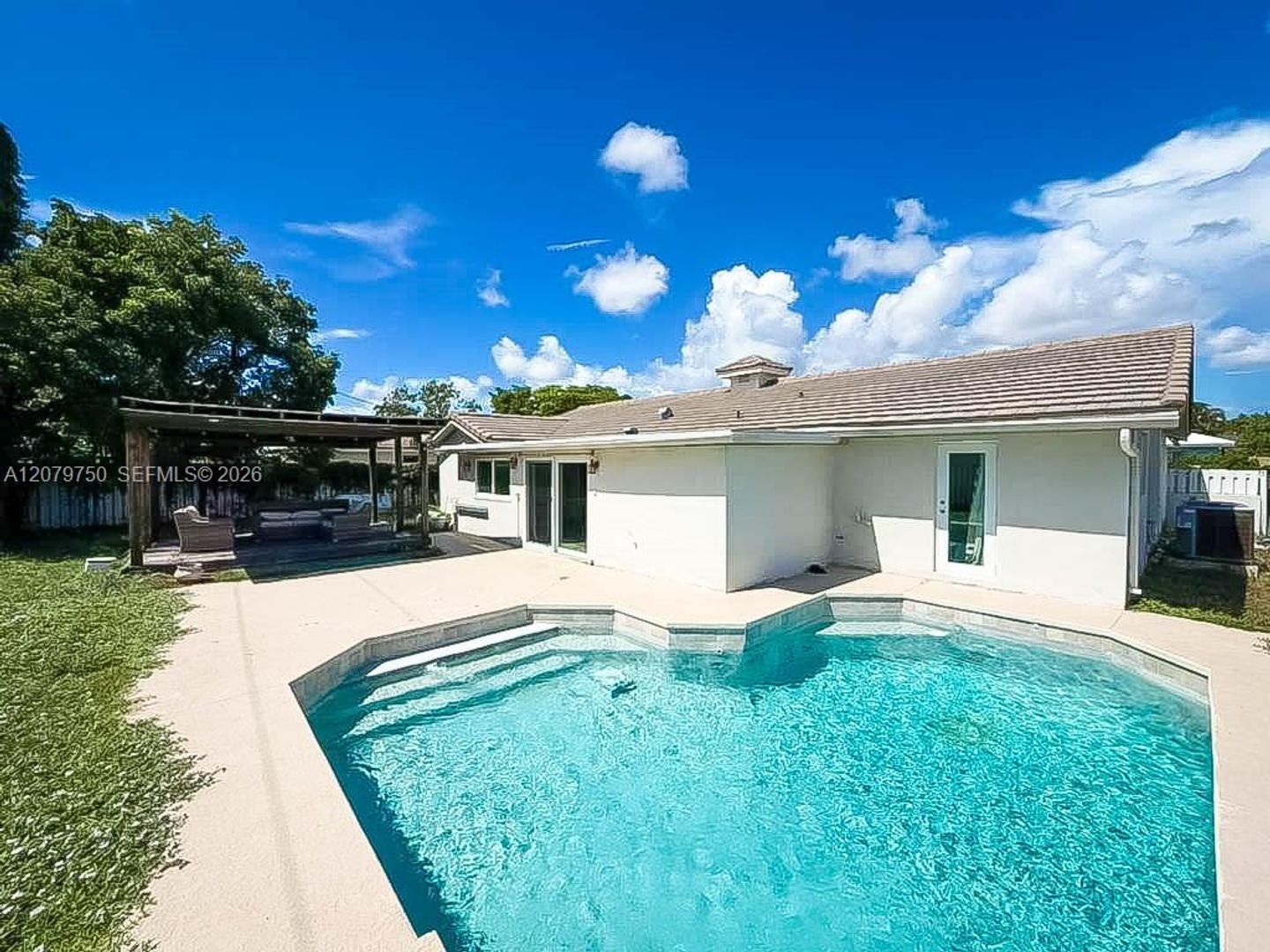 Boca Raton House: 2298 NE 2nd Avenue n/a