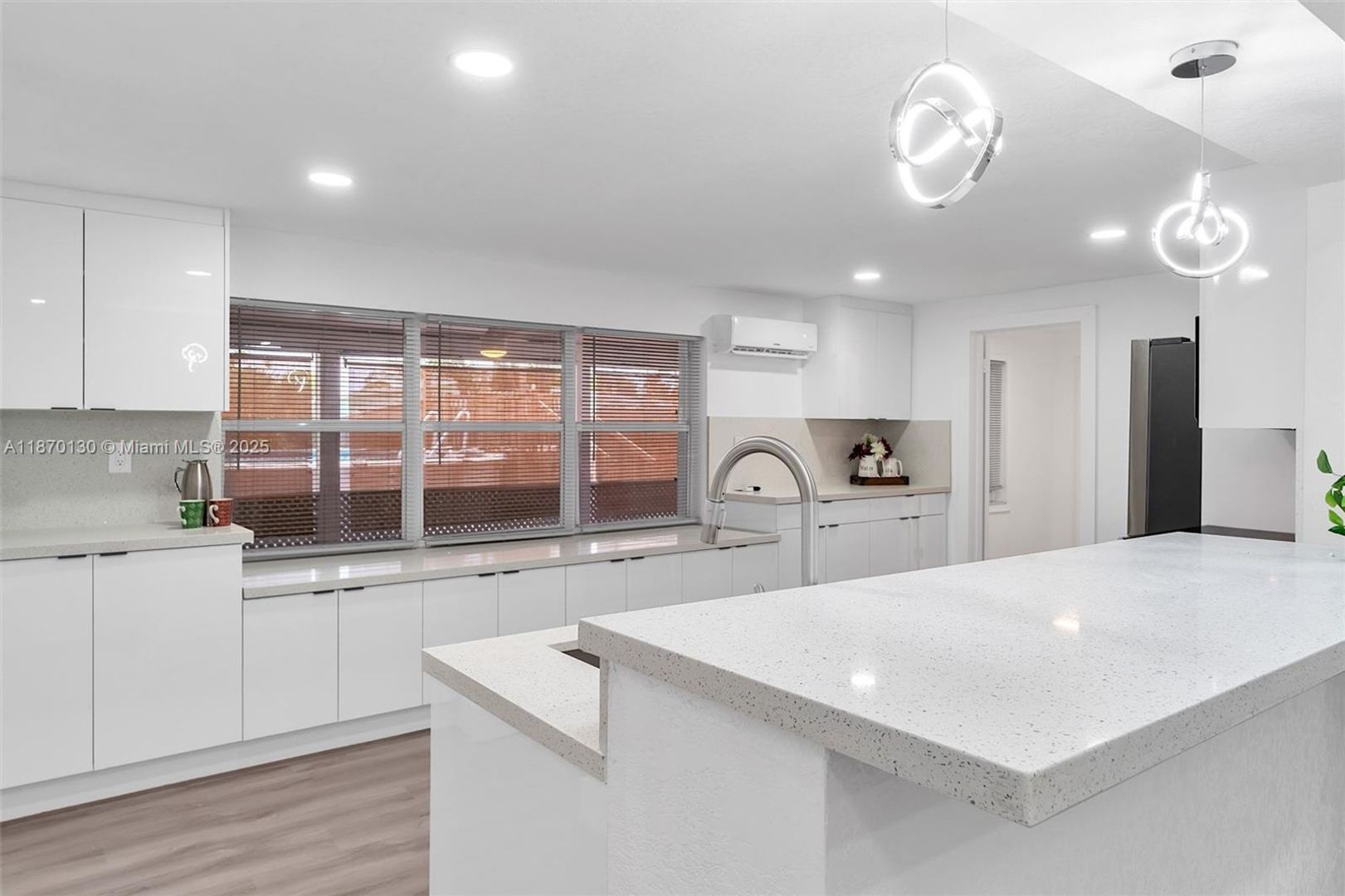 Boynton Beach House: 658 SW 1st Court n/a