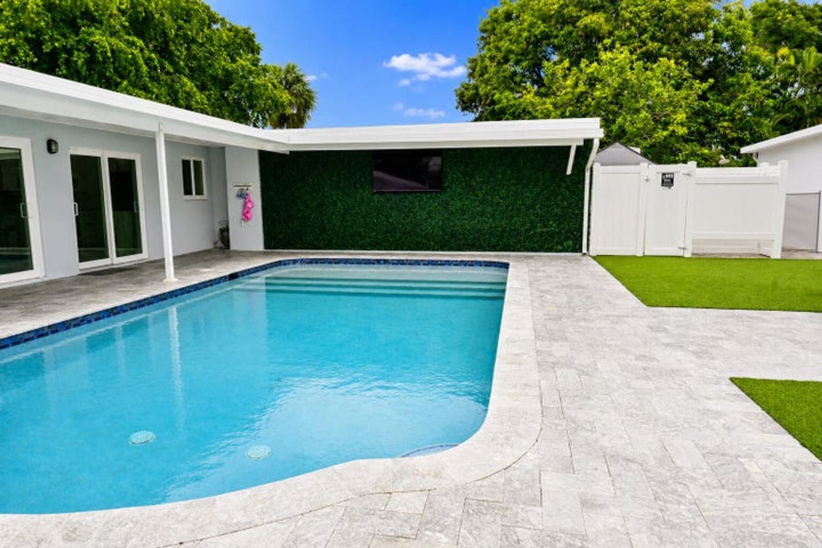 Deerfield Beach House: 1316 SE 3rd Avenue