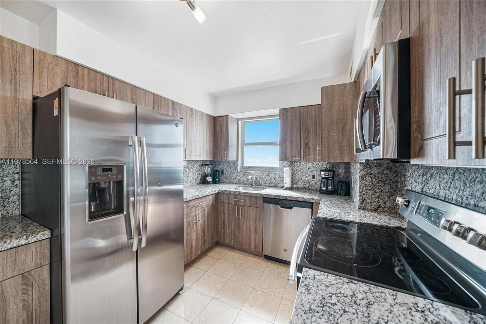 Miami Beach House: 5101 Collins Avenue 11B