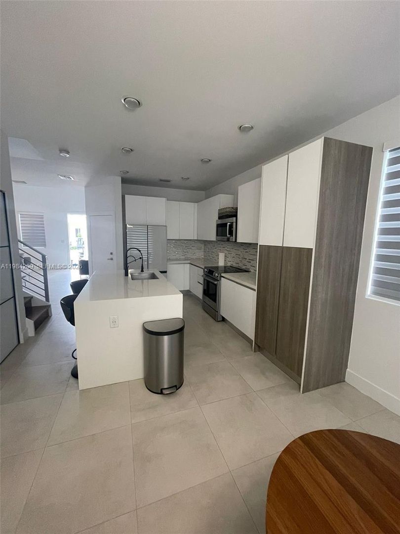 Doral House: 7240 NW 103rd Path