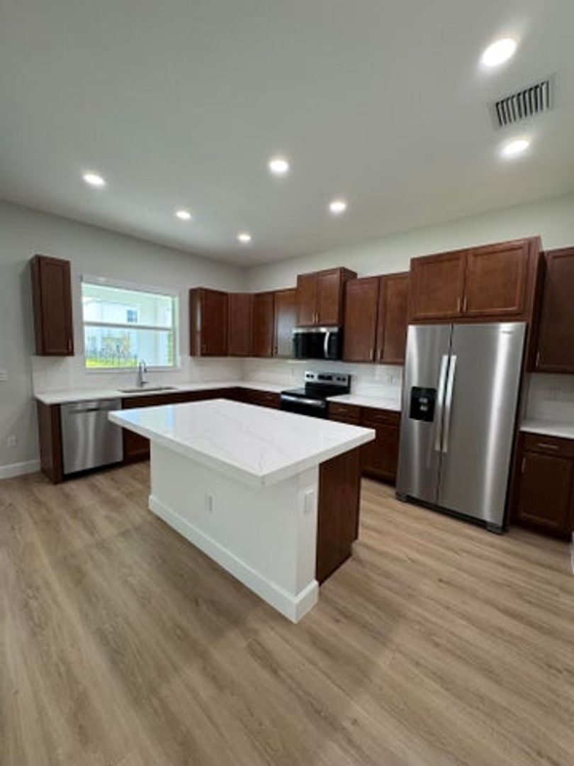 Westlake House: 14212 Spruce Pne Drive