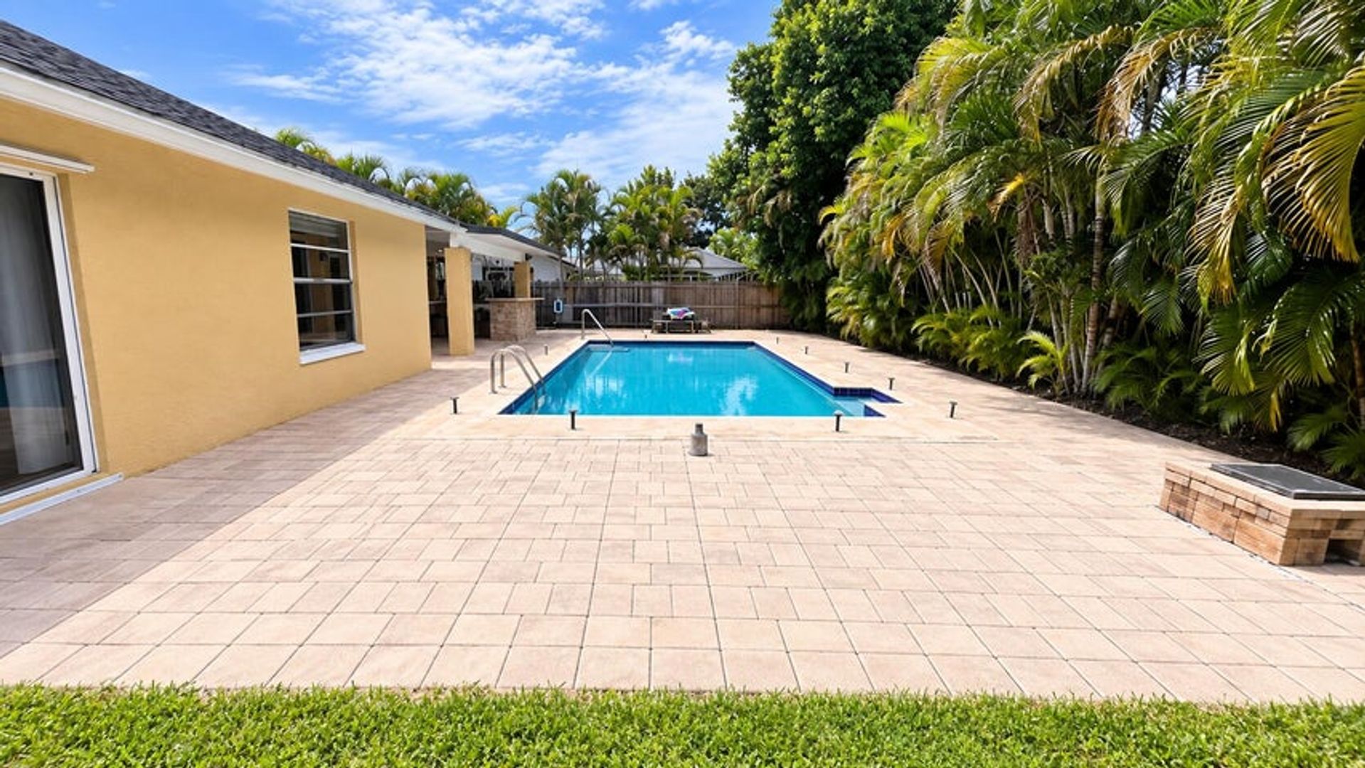 Wellington House: 11535 Sanderling Drive