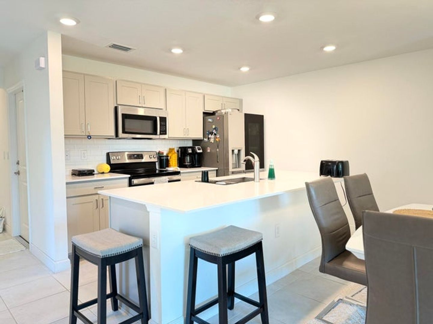 Wellington House: 1880 Grantham Court