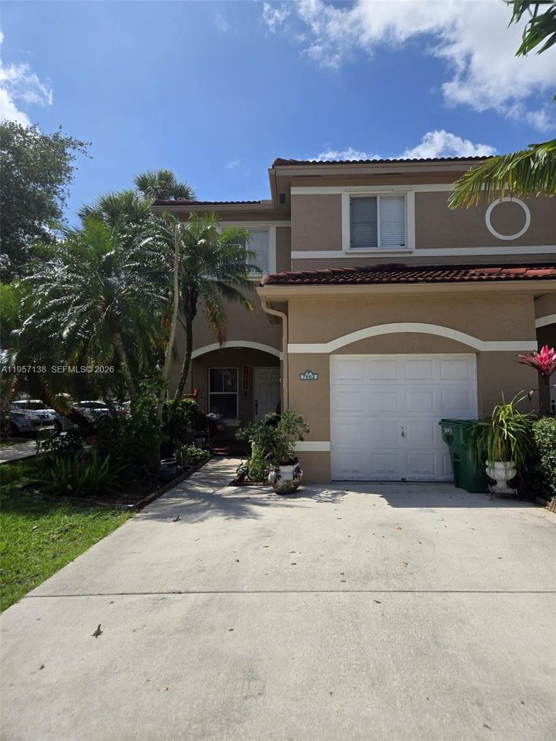 Davie House: 7662 N Southwood Circle 7662