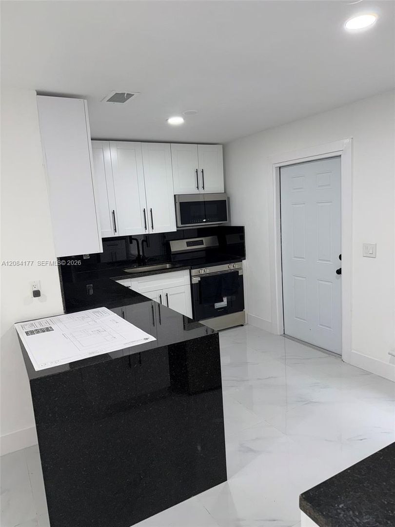 North Lauderdale House: 8201 SW 7th Court